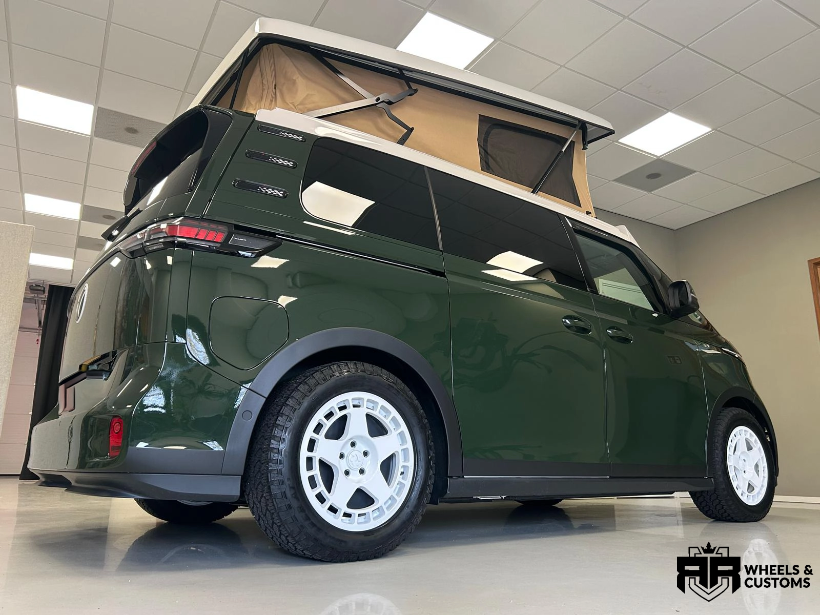 Volkswagen ID Buzz - Fifteen52 Turbo Mac 