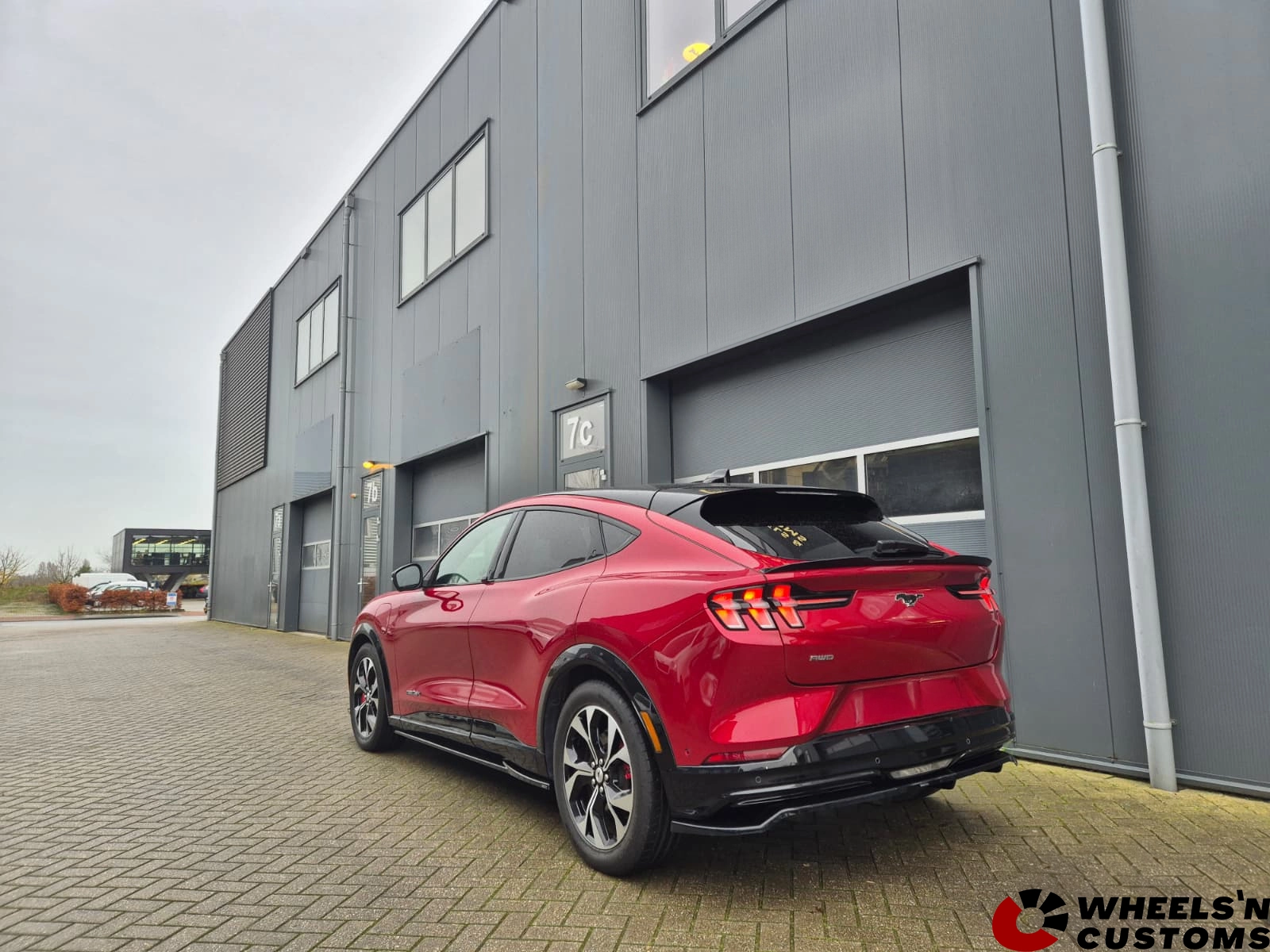 Ford Mustang Mach-E voorzien van Maxton Design onderdelen