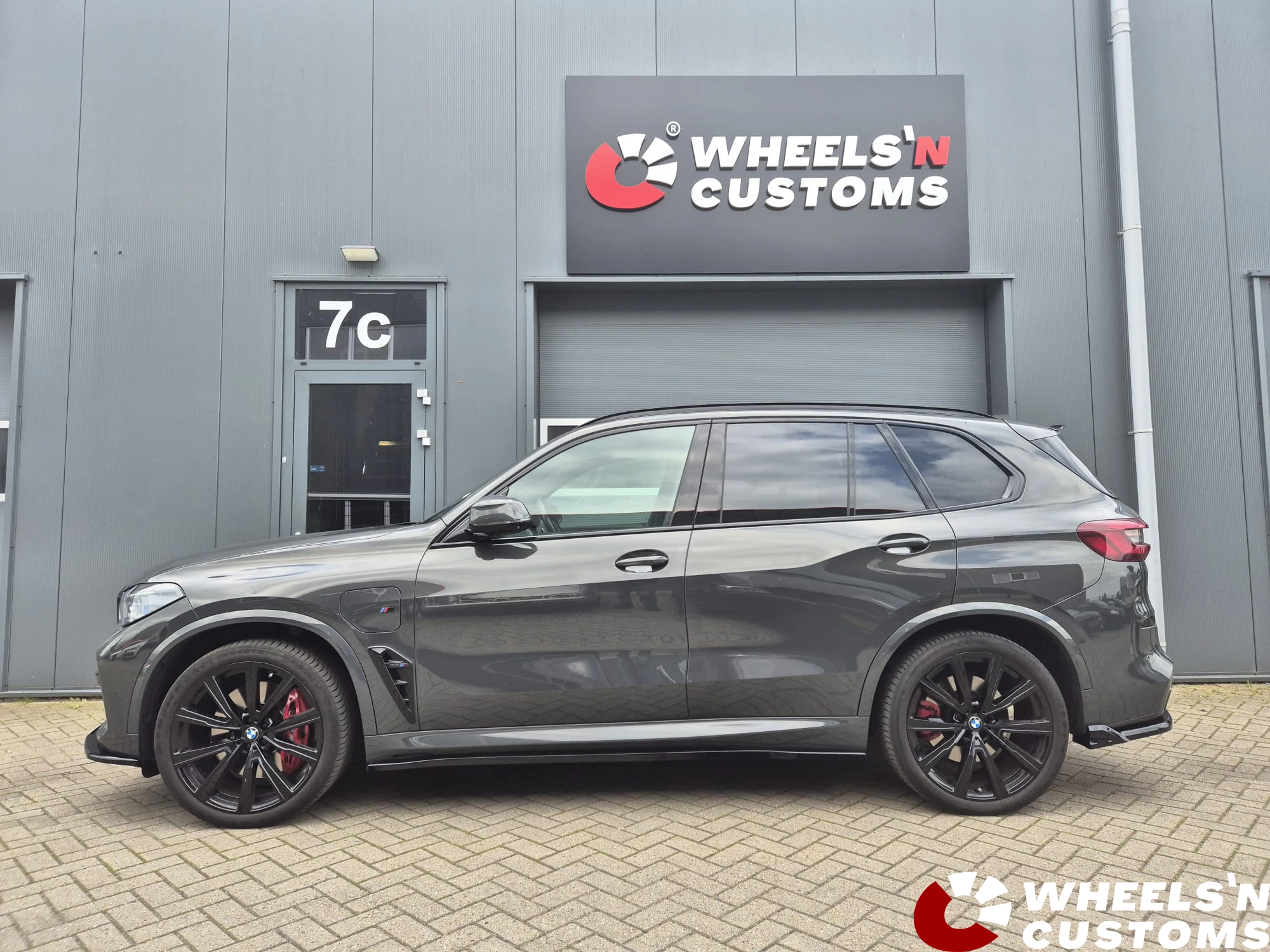 BMW X5 voorzien van Maxton Design onderdelen