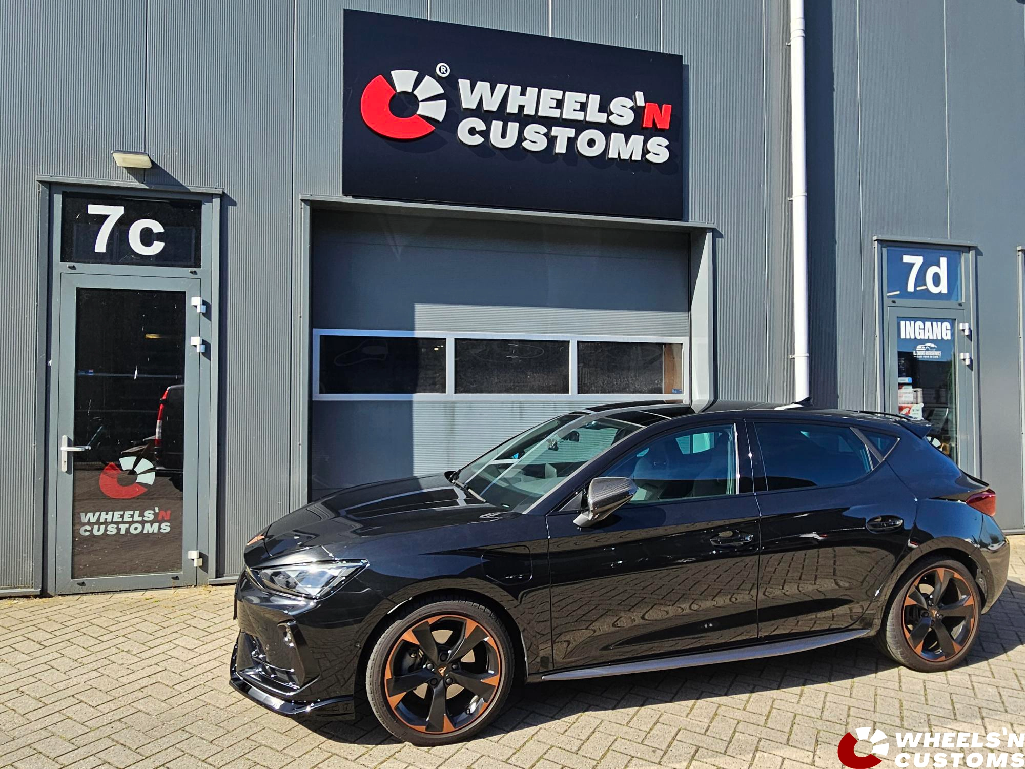 Cupra leon voorzien van Maxton Design onderdelen