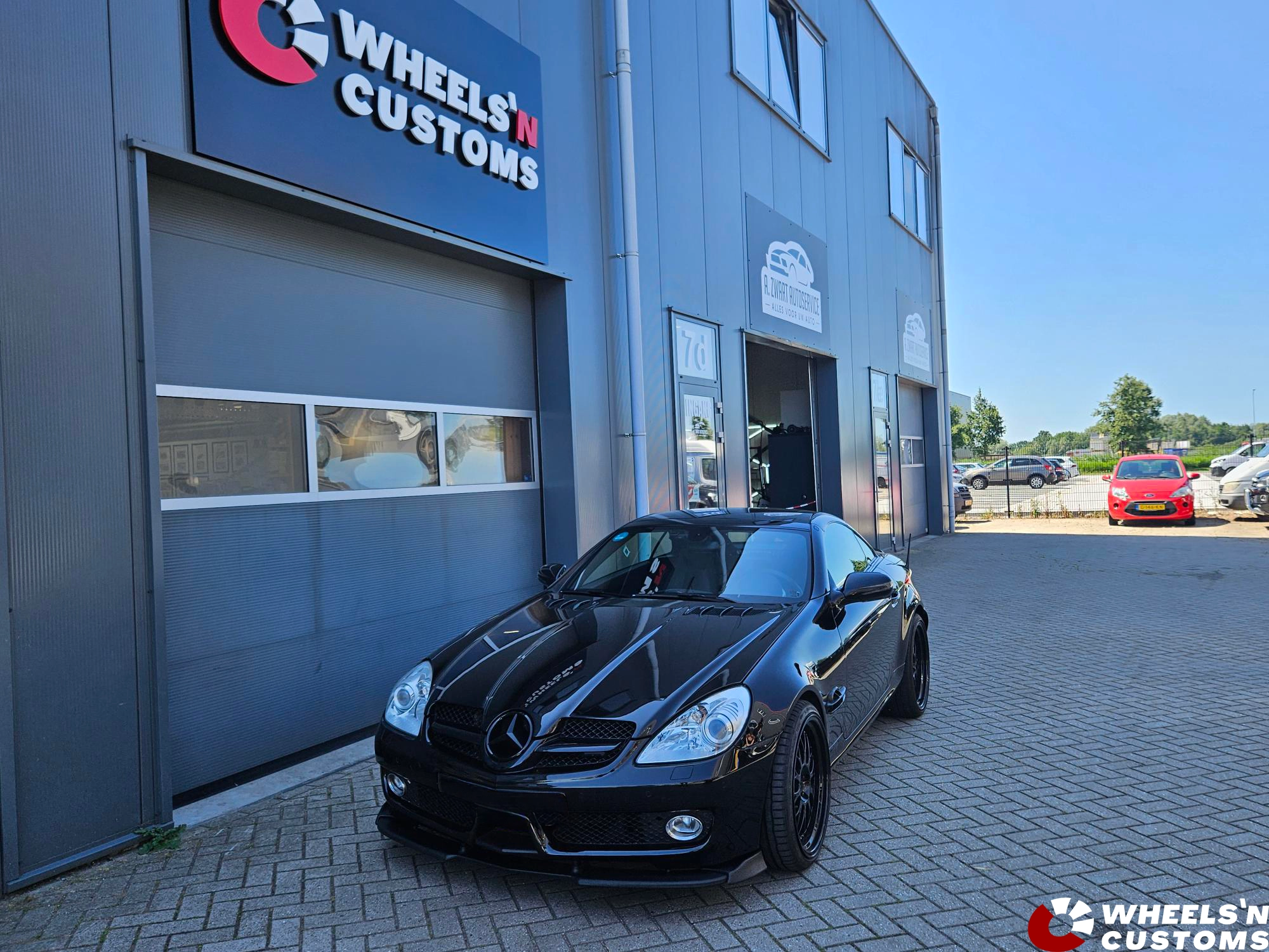 Mercedes  SLK R171 voorzien van Maxton Design onderdelen