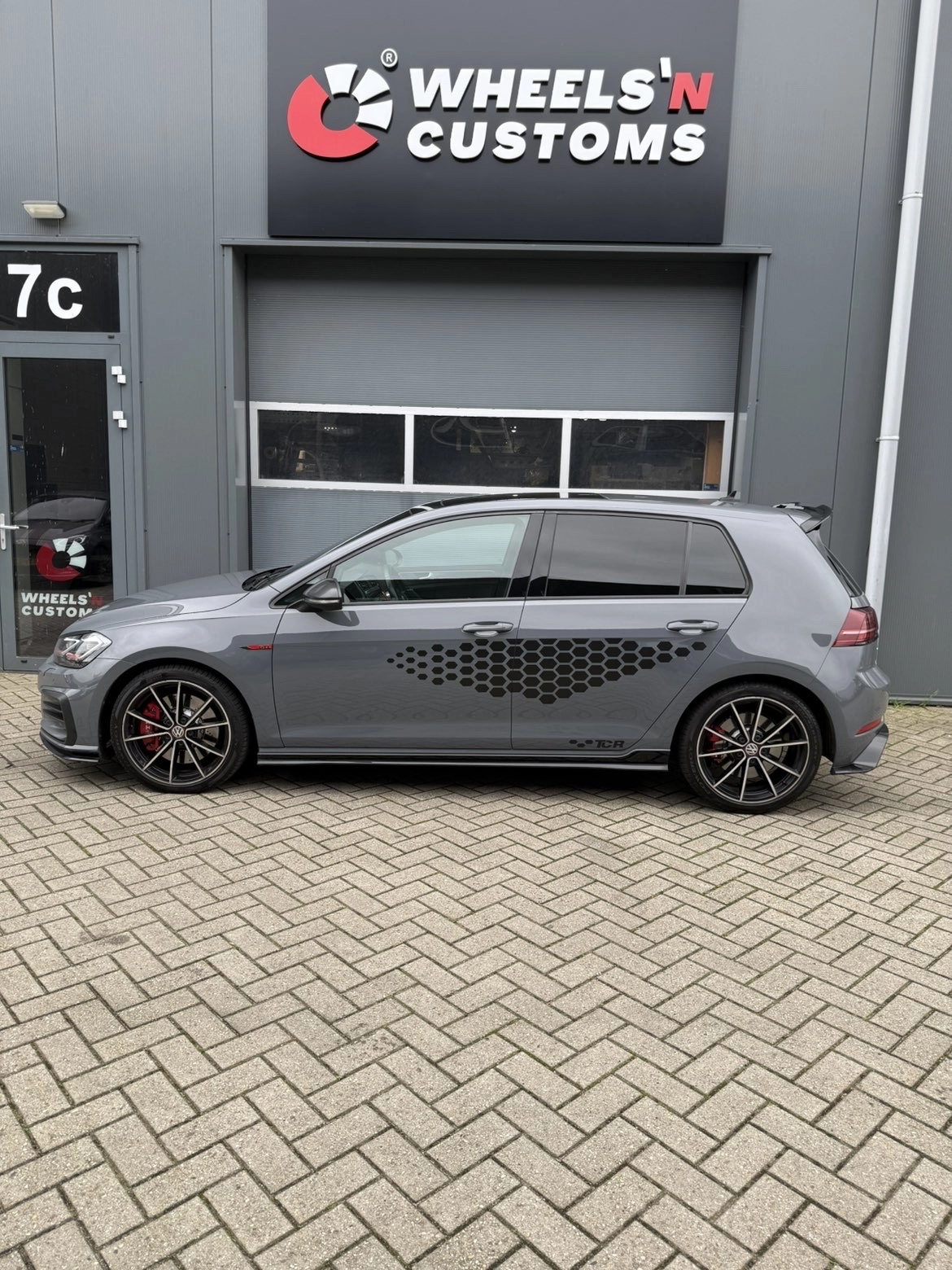 Strakke spoiler upgrade voor deze dikke Volkswagen Golf GTI TCR! ðŸðŸ”¥