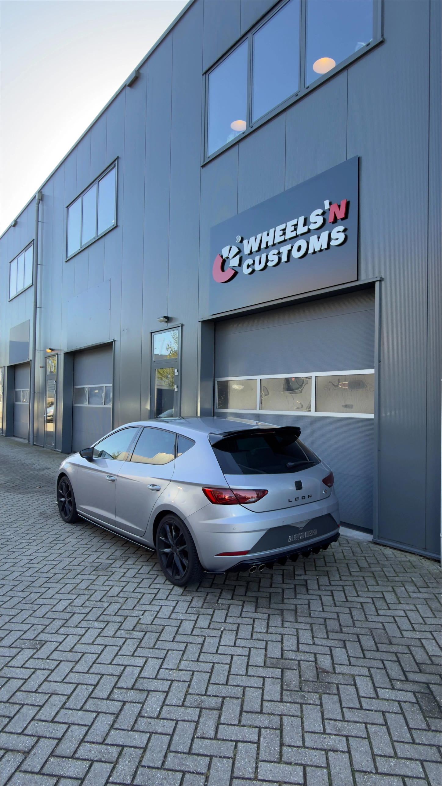 Complete Oneway Bodykit transformatie voor deze SEAT Leon FR Facelift! ðŸ–¤ðŸ”¥